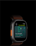 Apple Watch Ultra 4, titanyum kasa, siyah renk, bir koşu rotası haritasının gösterildiği Yarış Güzergâhı özelliği, sol dış görünüm, Eylem düğmesi, Alpine Loop kordon, burgonya renk