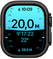 Apple Watch Ultra 4, titanyum kasa, siyah renk, dalış ölçümlerini gösteren Derinlik uygulaması, sağ dış görünüm, Digital Crown, çıkıntılı yan düğme