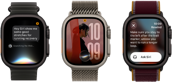 Üç adet Apple Watch Ultra 4 aygıtı, birinde siyah titanyum kasa, Siri AI sohbeti, buzlu siyah Ocean Kordon, birinde natürel titanyum kasa, Siri AI komplikasyonunda kişiselleştirilmiş fotoğraf, natürel titanyum Milano Loop kordon, birinde siyah titanyum kasa, Siri Recap, burgonya Trail Loop kordon