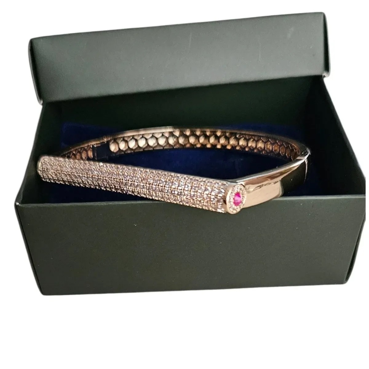 STİLİNİ ANLATAN DETAY