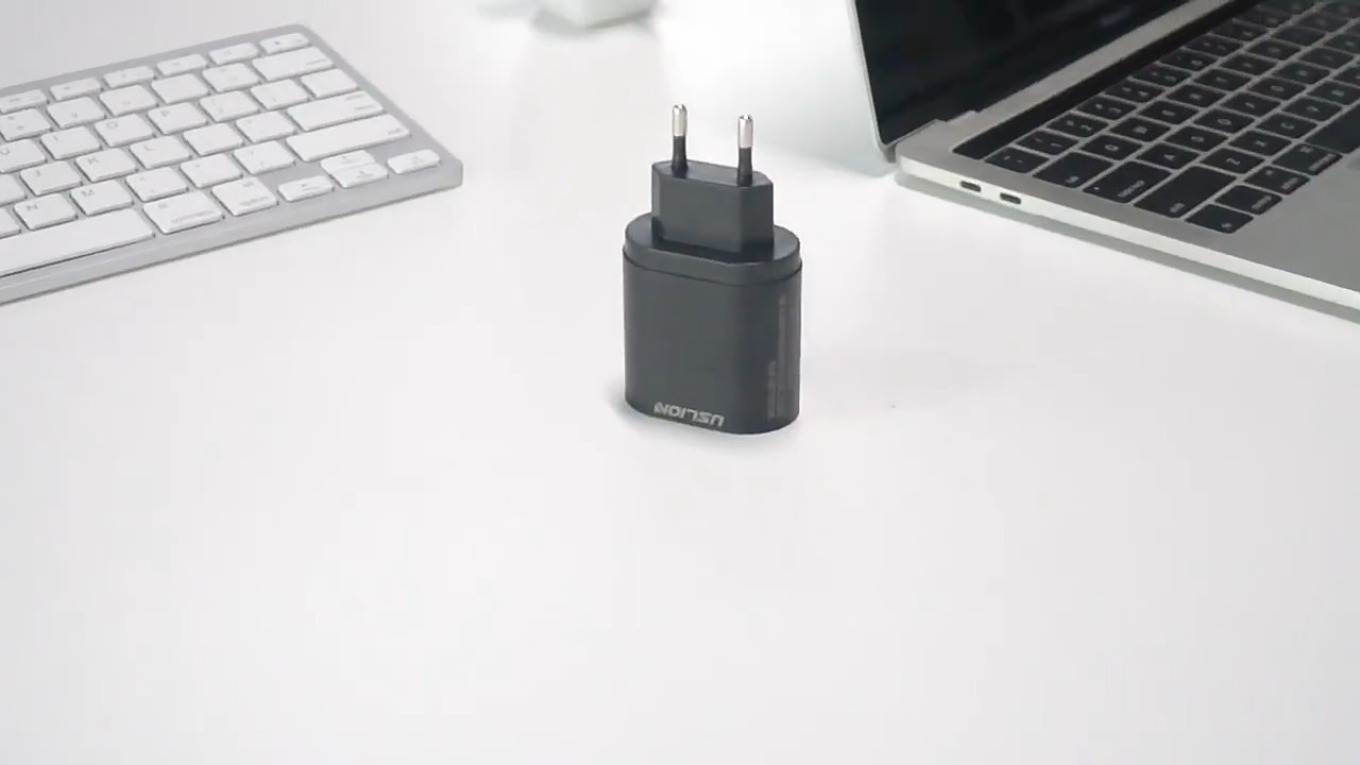 4 USB Portlu Hızlı Şarj Cihazı