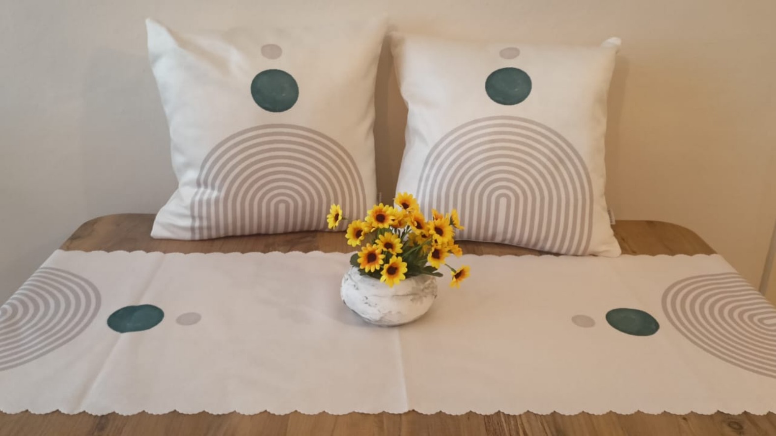 1 Parça Runner + 2 Adet Kırlent Kılıfı 599₺