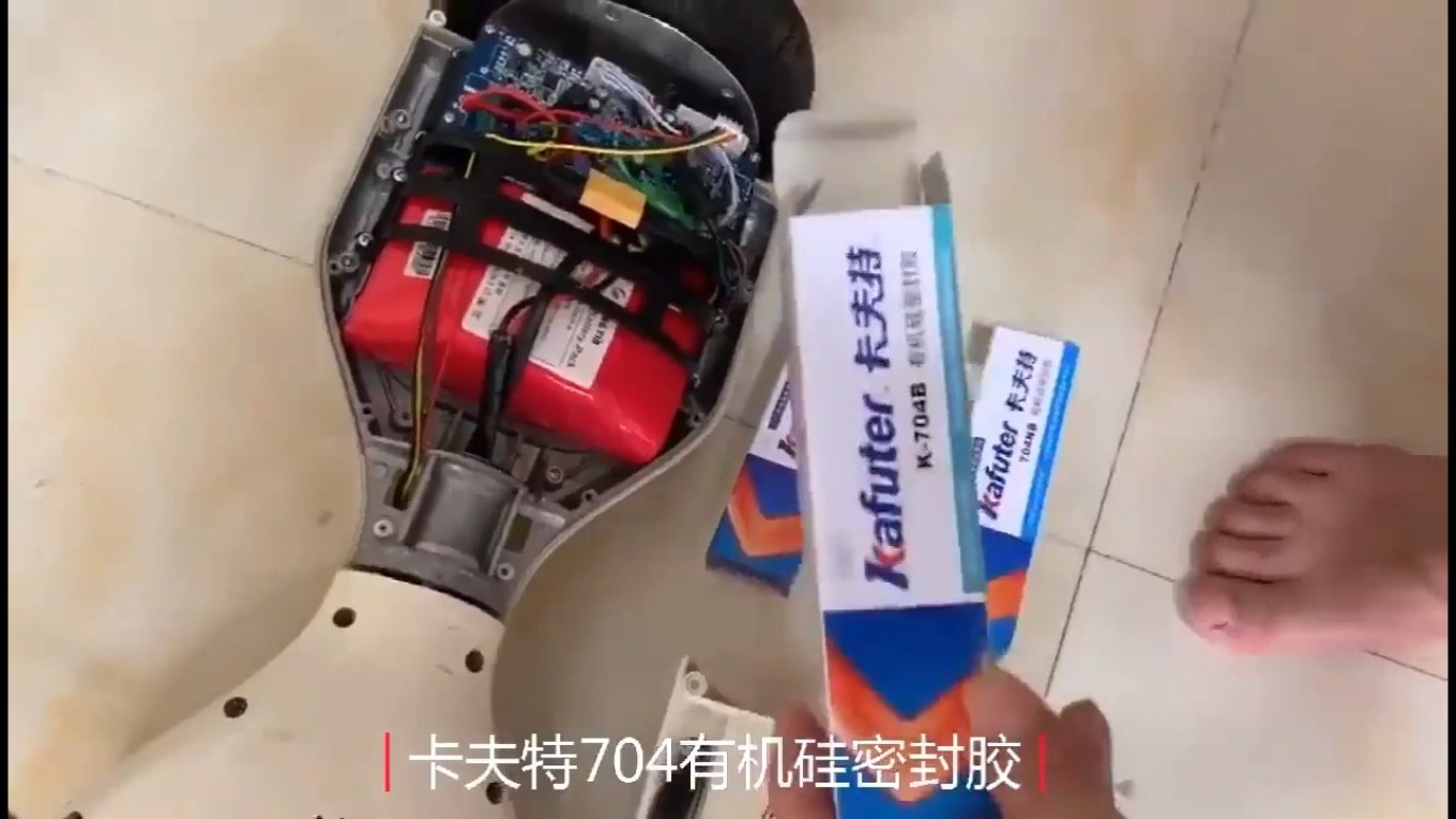 KAFUTER K-704B SİYAH SİLİKON YAPIŞTIRICI