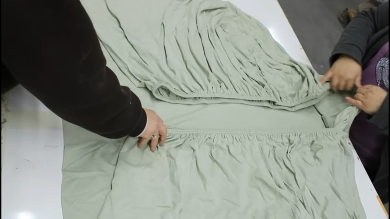 penye kumaşlı lastikli çarşaf üretim videosu