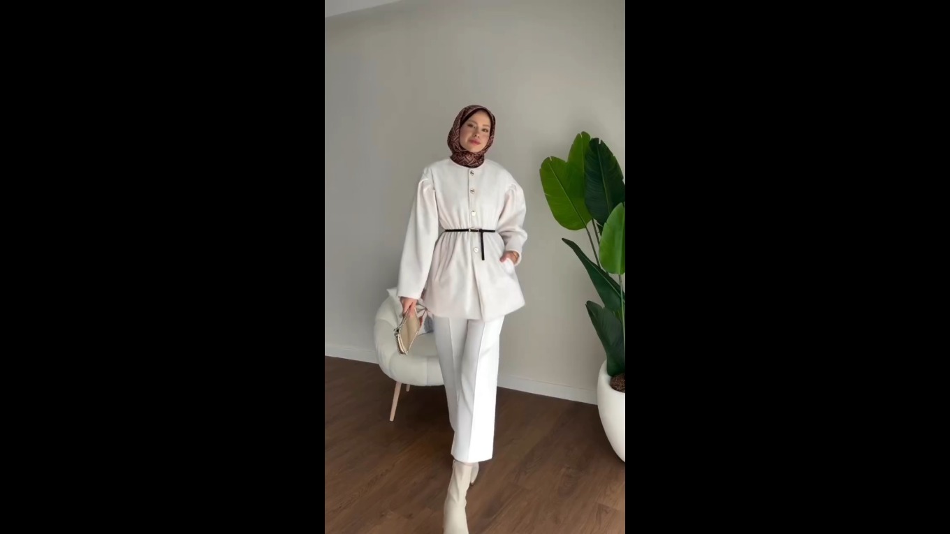 Tay Tüyü Kemerli Ceket