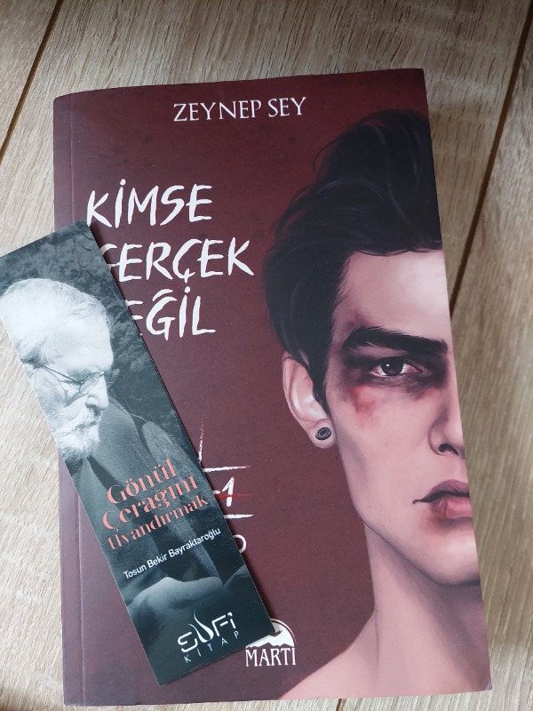 Kimse Gerçek Değil - Zeynep Sey