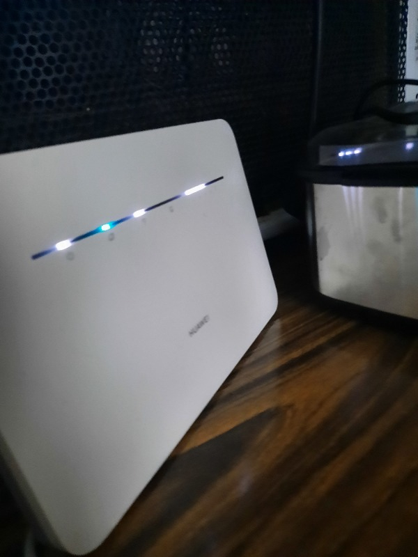 Huawei Superbox B535-232 300 Mbps 4.5G Modem