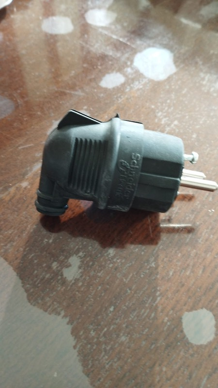 Schneider  1*16A Kauçuk  Eğik Fiş
