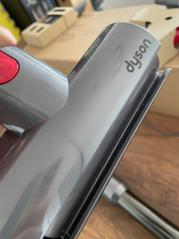Dyson V8 Absolute (Gümüş/nikel)