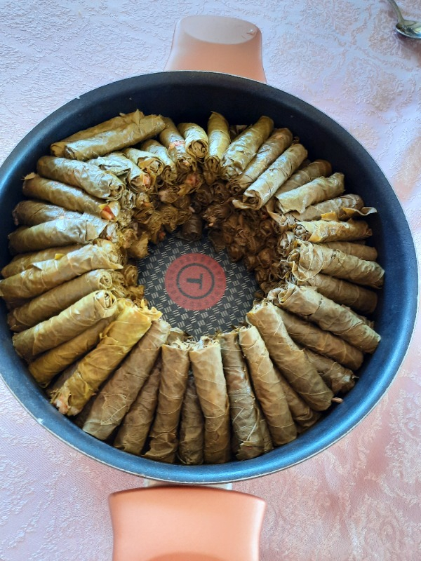 Toptancı Kapında Yaprak Sarma Makinesi
