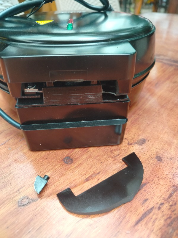 Sinbo Belçika Waffle Makinesi SSM-2589 5-5,9 lt Kapasite ile Çıkarılabilir Hazne ve Kolay Temizlik
