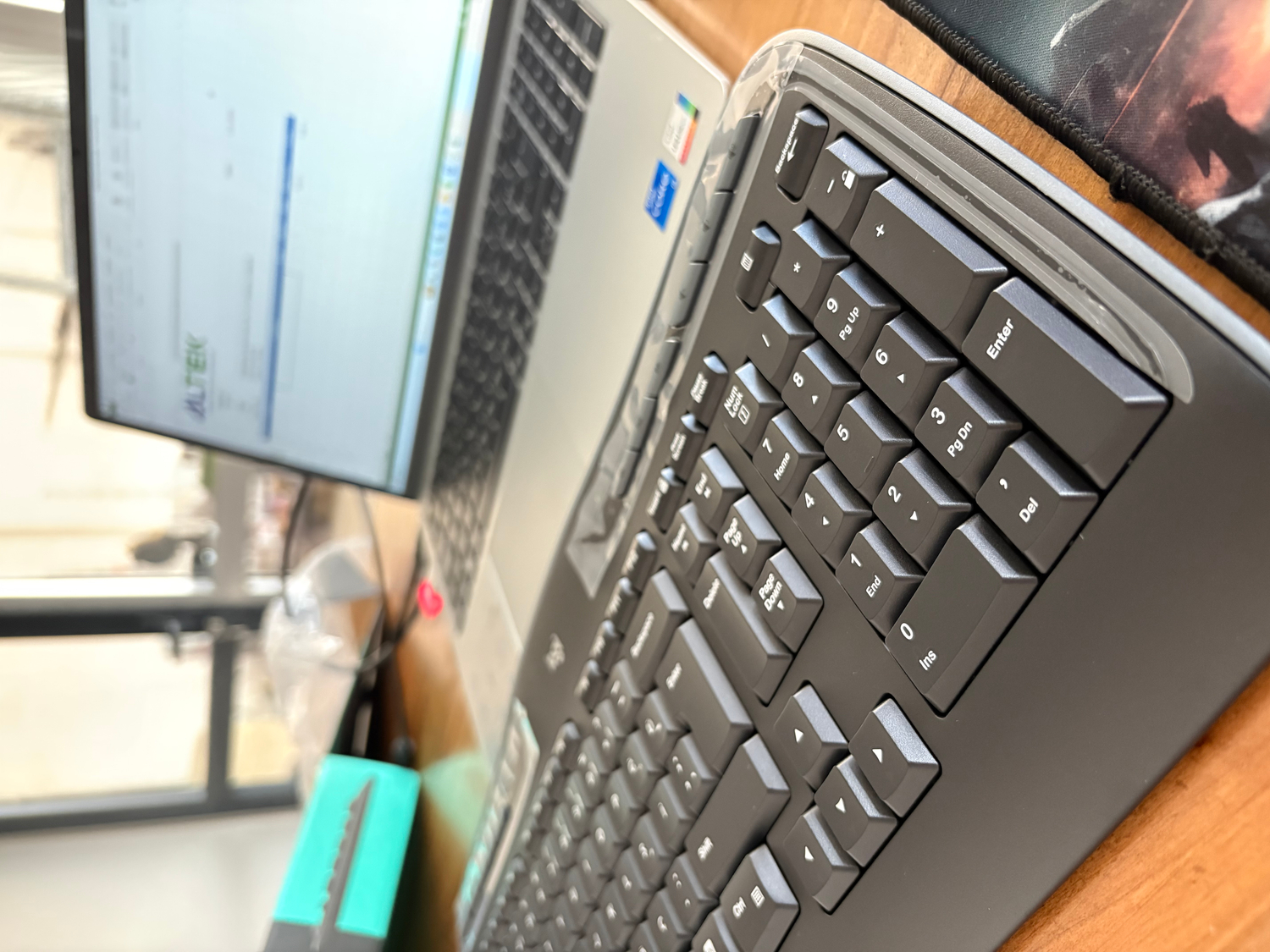 Logitech MK330 Kablosuz Türkçe Klavye Mouse Seti - Siyah