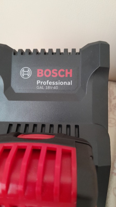 Bosch Professional GAL 18V-40 18 Volt Şarj Cihazı