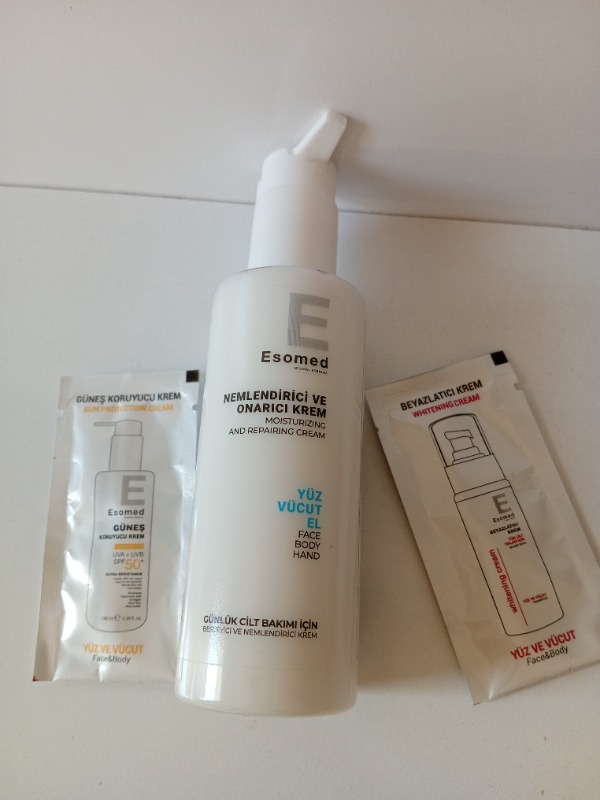 Esomed Nemlendirici ve Onarıcı Krem – Hyaluronik Asit + Shea Yağı + Panthenol ile Yoğun Nem ve Bakım 200ml