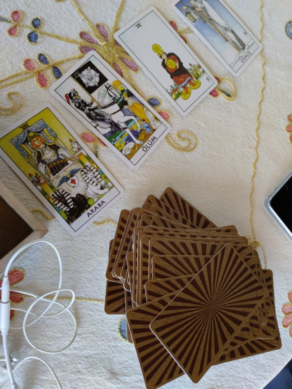 Tarot Destesi ve Kitabı (Ahşap Kutulu) - Hilal Altundal