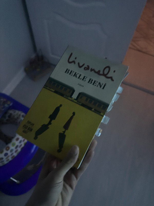 Can Yayınları Bekle Beni Zülfü Livaneli Ciltsiz Roman 192 Sayfa Aşk ve Direniş Hikâyesi