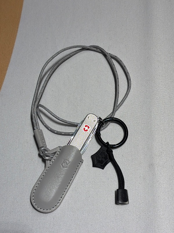 Victorinox 4.0670.31 Boyun Askılı Deri Kılıf