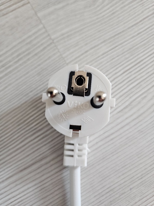 Viko 2 Metre Kablolu Topraklı Çocuk Korumalı Üçlü Priz