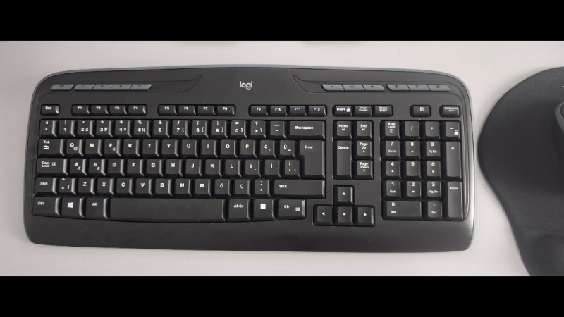 Logitech MK330 Kablosuz Türkçe Klavye Mouse Seti - Siyah