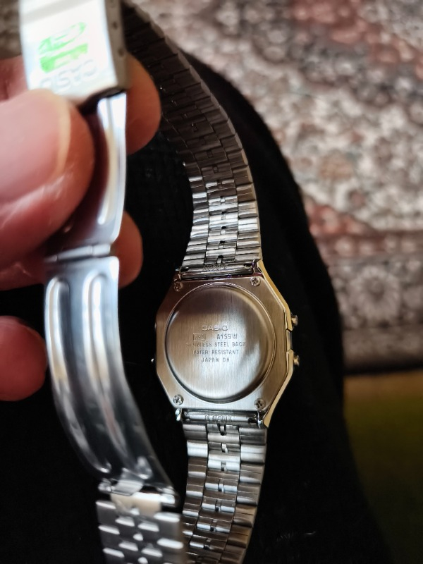 Casio Dijital Erkek Kol Saati - Takvim, Alarm, Kronometre, Işıklı, Çelik Kordon, Alüminyum Kasa, 3 ATM Suya Dayanıklı