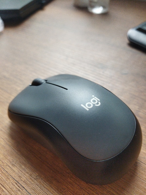 Logitech M220 Sessiz Kompakt Kablosuz Mouse - Siyah