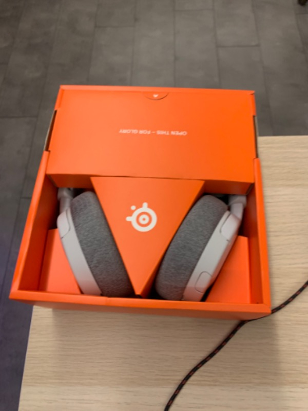 Steelseries Arctis Nova 1 Multi-System Oyun Kulaklığı - Beyaz