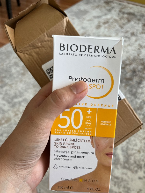 Bioderma Photoderm SPOT SPF50+ Yüksek Korumalı Yüz ve Vücut Güneş Kremi 150 ml