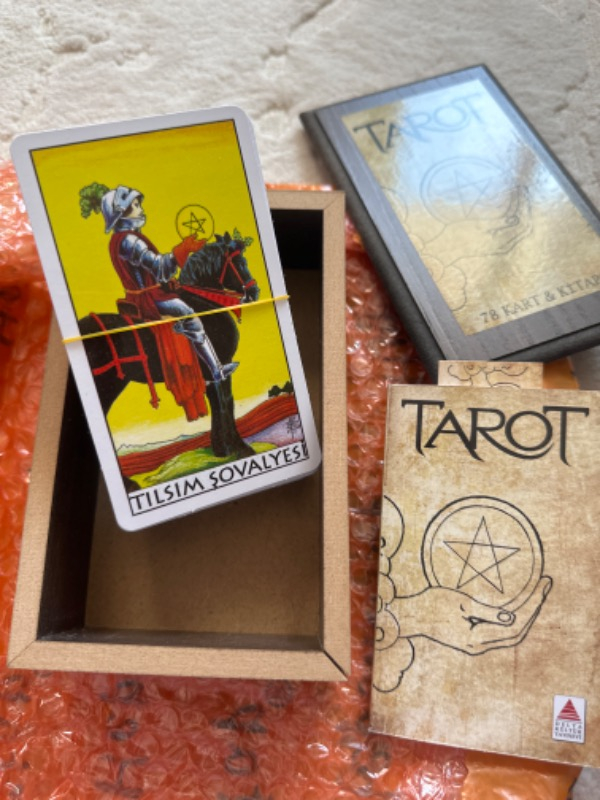 Tarot Destesi ve Kitabı (Ahşap Kutulu) - Hilal Altundal