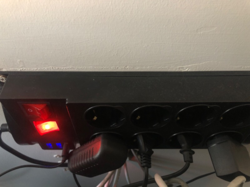 Techmaster 3 USB Akım Çocuk Korumalı 8'li Priz 2 mt Kablo