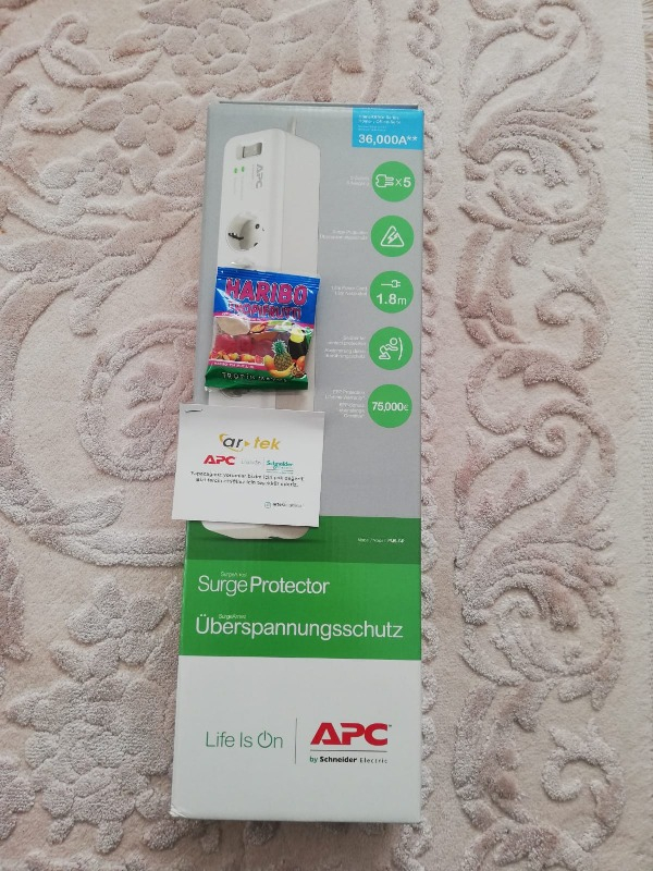 Schneider Electric APC 5'li Akım Korumalı Priz PM5-GR