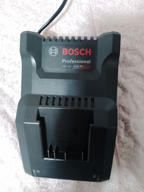 Bosch  Professional GAL 18V-40 18 Volt Şarj Cihazı