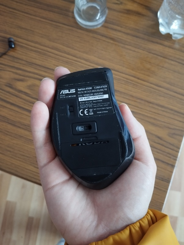 Asus WT425 Kablosuz Optik Sessiz Tıklama Özellikli Siyah Mouse