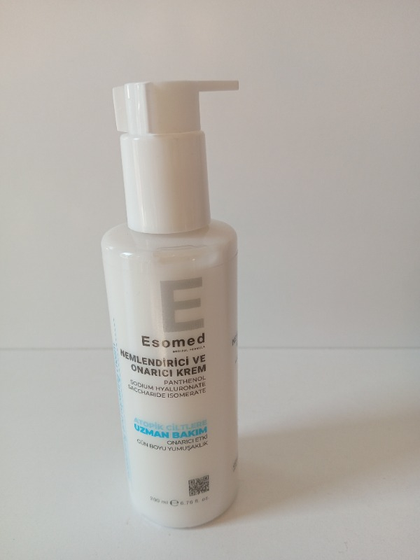 Esomed Nemlendirici ve Onarıcı Krem – Hyaluronik Asit + Shea Yağı + Panthenol ile Yoğun Nem ve Bakım 200ml