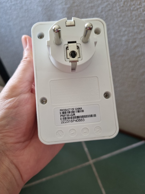 Schneider Electric APC Tekli Akım Korumalı Priz  230V PM1W-GR (Beyaz)