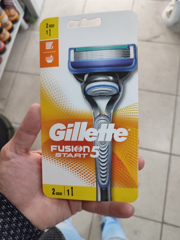 Gillette Fusion Start Tıraş Makinesi + 2 Yedek Tıraş Bıçağı