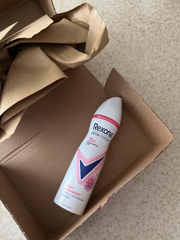 Rexona Üstün Koruma Kadın Sprey Deodorant Sexy Bouquet 150 ml