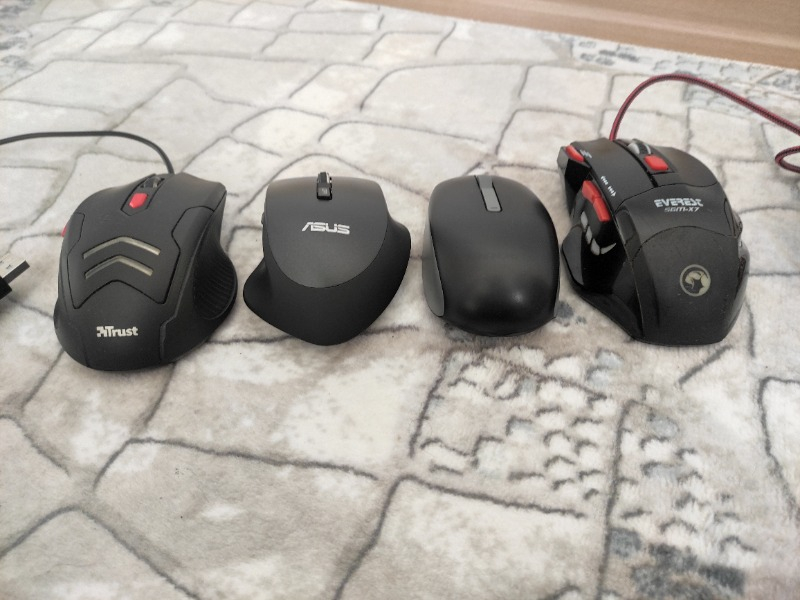 Asus WT425 Kablosuz Optik Sessiz Tıklama Özellikli Siyah Mouse