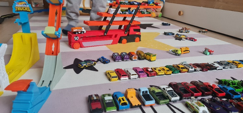 Hot Wheels Mega Mega Tır Turuncu, 50 Araç Kapasiteli, Rampalı GHR48