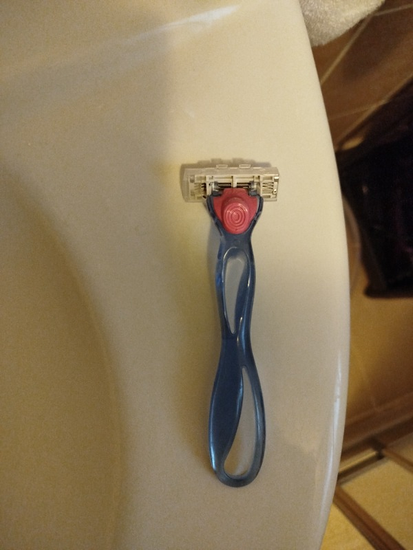 Bic Bıc Soleil Click Sensitive Kadın Tıraş Bıçağı 1 Gövde ve 2 Başlık Üç Bıçaklı Kayganlaştırıcı Bantlı
