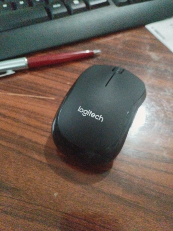 Logitech M220 Sessiz Kompakt Kablosuz Mouse - Siyah