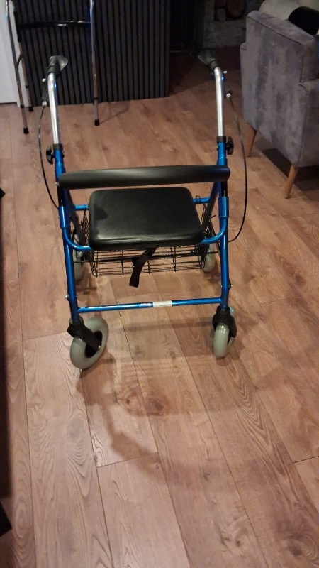 Comfort Plus DY049146L Kalın Tekerlekli Rolatör Yürüteç
