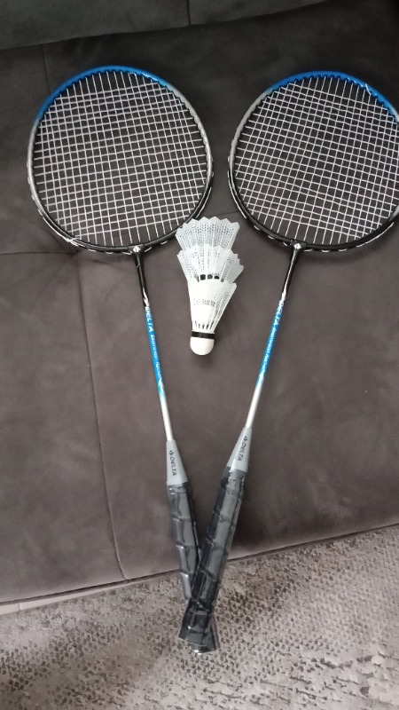 Delta 2 Adet Badminton Raketi İle 3 Adet Badminton Topu Ve Deluxe Badminton Çantası Çiftler İçin Set