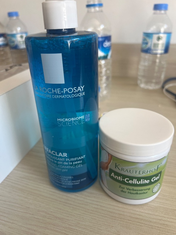 La Roche-Posay Effaclar Vücut Peelingi 400 ml Yağlı Akneye Eğilimli Ciltler İçin Arındırıcı Jel