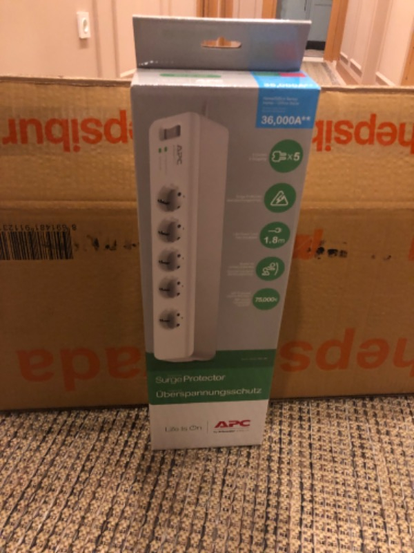 Schneider Electric APC 5'li Akım Korumalı Priz PM5-GR