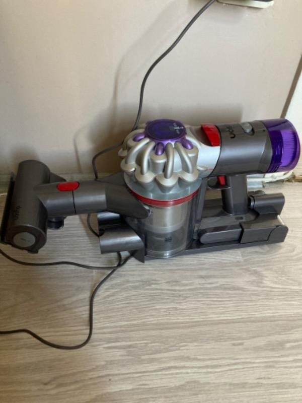 Dyson V8 Absolute (Gümüş/nikel)