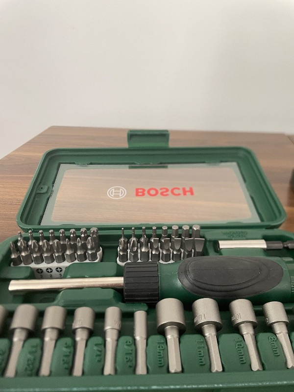 BOSCH 46 PARÇA CIRCIRLI TORNAVİDA BITS UÇ LOKMA VİDALAMA  SETİ.