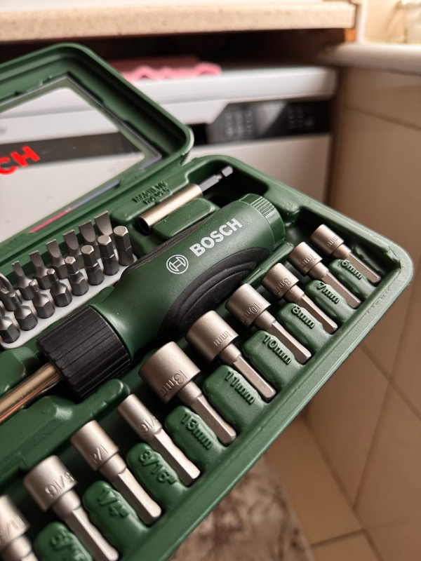 BOSCH 46 PARÇA CIRCIRLI TORNAVİDA BITS UÇ LOKMA VİDALAMA  SETİ.