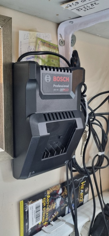 Bosch GAL 18V-40 Şarj Cihazı 2607226252 18V Aküler için Hızlı ve Güvenli Şarj Çözümü