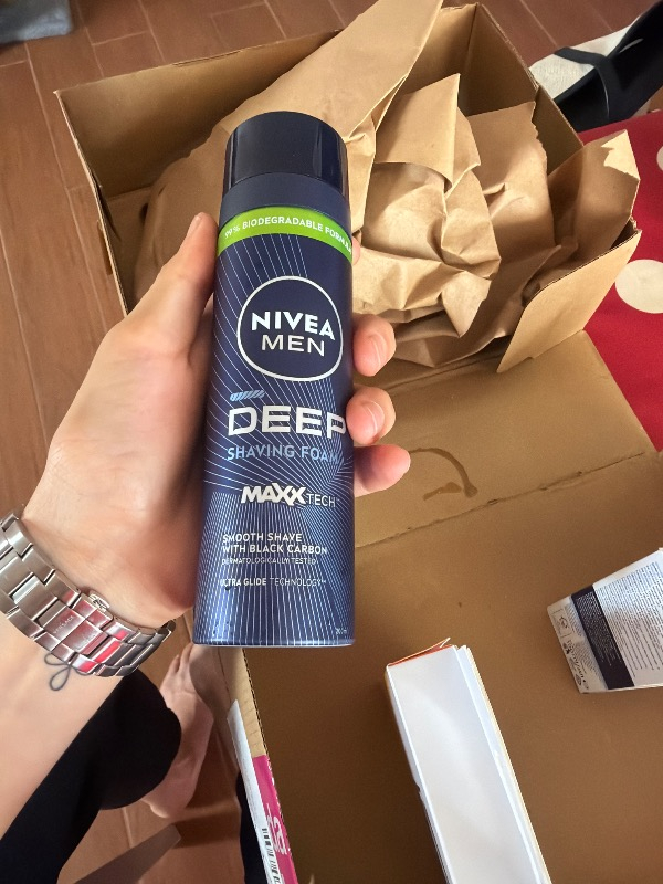 NIVEA Men Deep Dimension Tıraş Köpüğü 200 ml Ferah Kokulu Anti Alerjik Aktif Karbon ve Nemlendirici