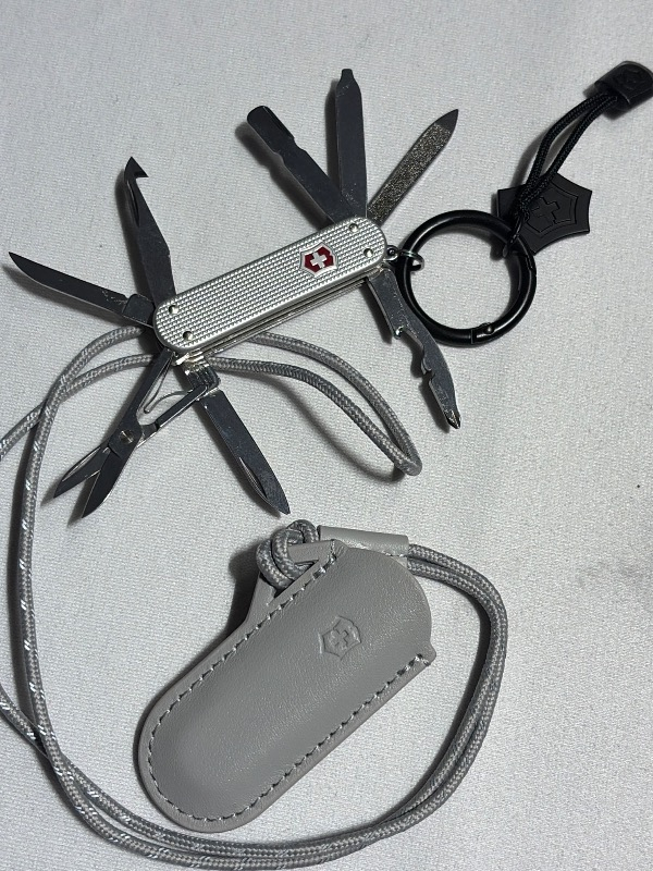 Victorinox 4.0670.31 Boyun Askılı Deri Kılıf